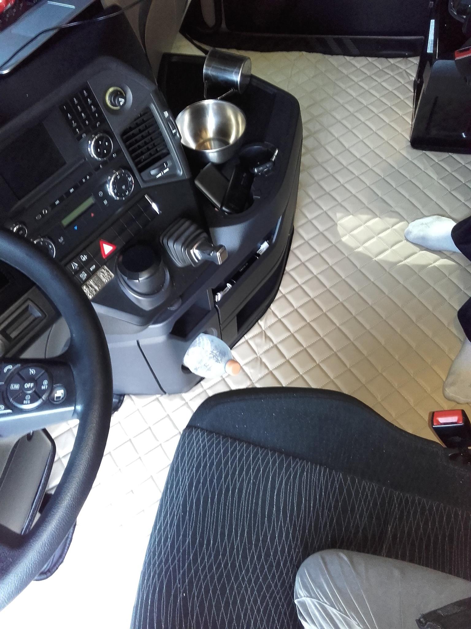 СТЕГАНЫЕ КОВРИКИ MERCEDES ACTROS MP5