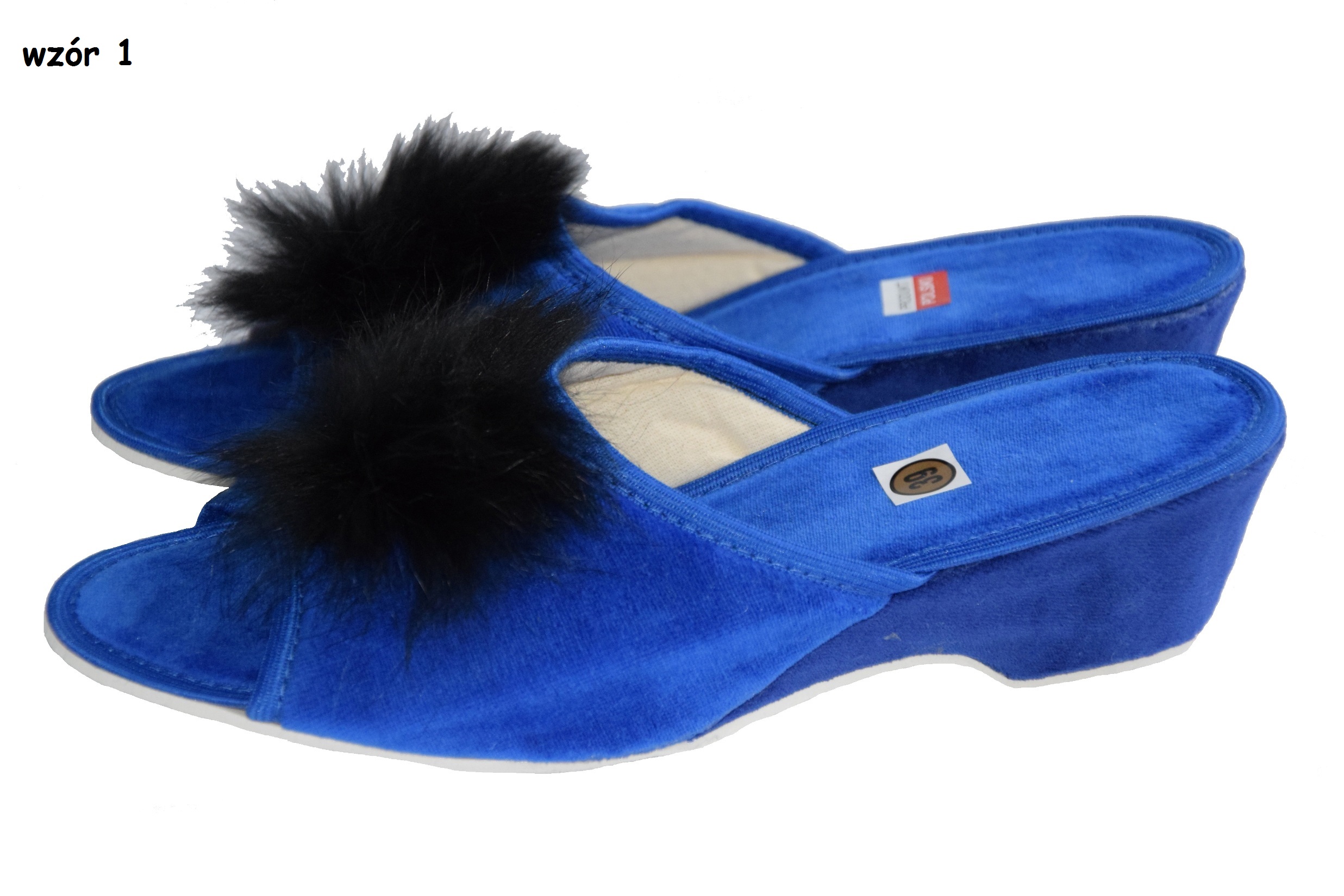 KAPCIE DAMSKIE PANTOFLE Z PUSZKIEM POMPONEM KOTURN Płeć kobieta