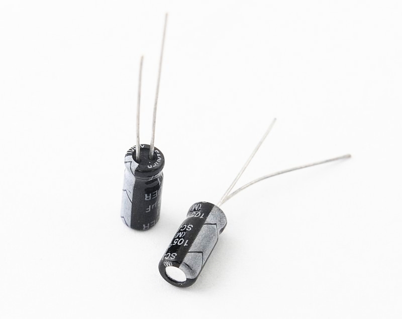 

1uF/400V kondensator elektrolityczny Nichicon 2szt