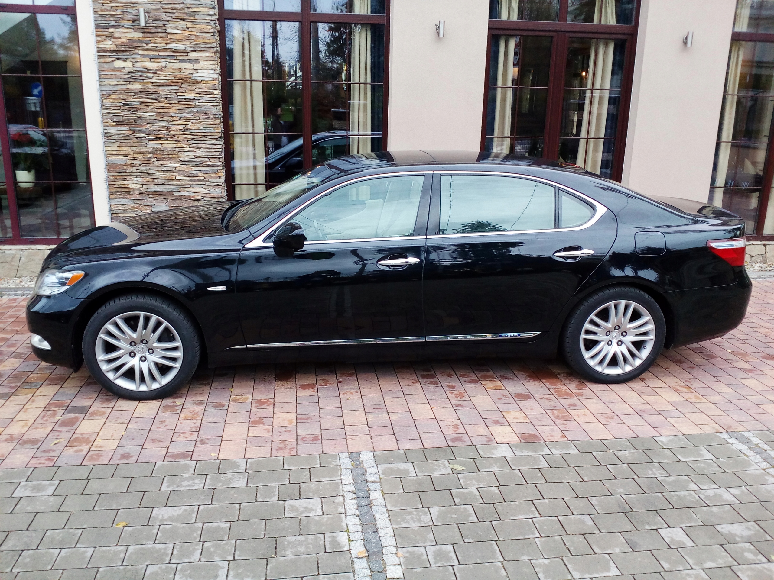 Lexus ls 600 hl