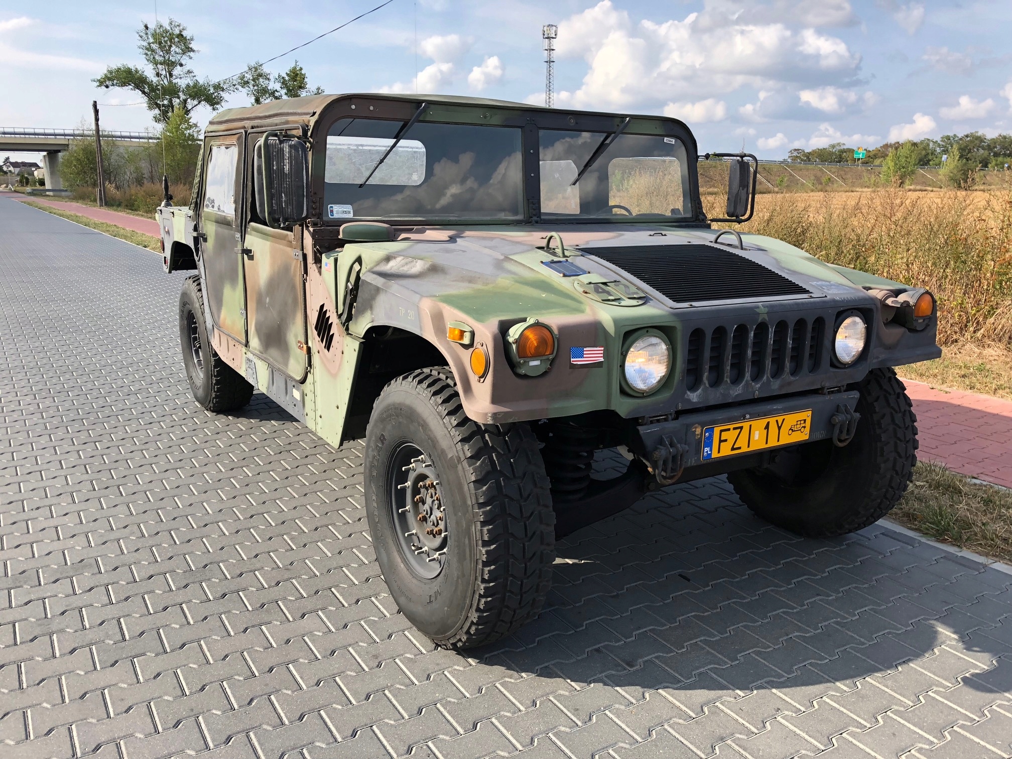 Автомобиль hmmwv humvee