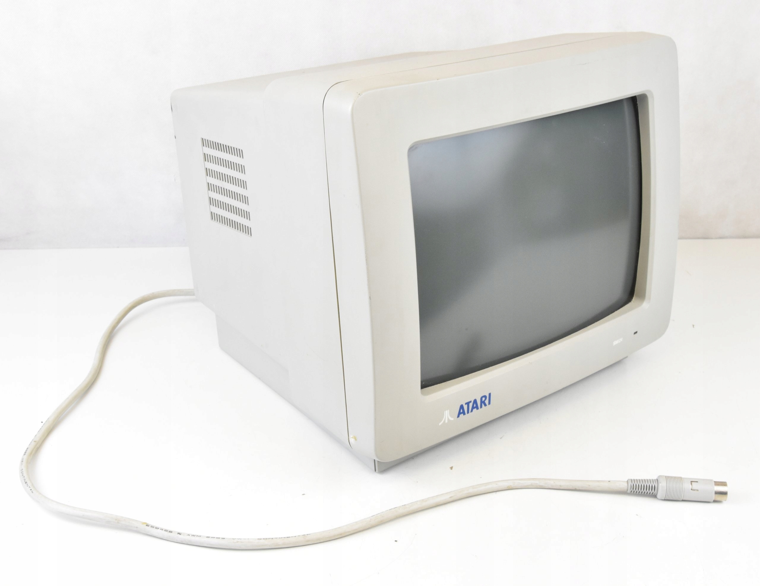 Нужен старый монитор. Atari sm124. Старый монитор. Старый маленький монитор. Маленький монитор.
