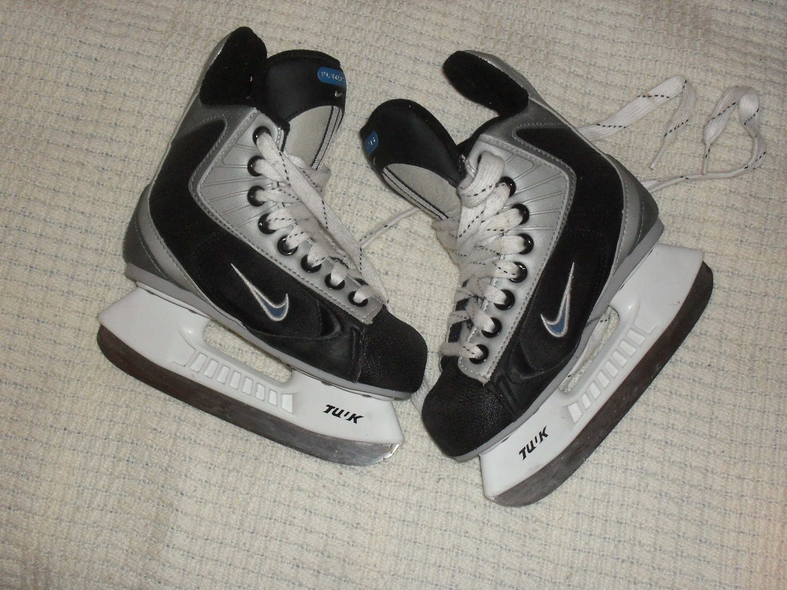 Коньки отзывы. Nike Bauer Supreme one05. Коньки хоккейные Nike v2. Коньки Nike Quest v2. Bauer Nike one 05.