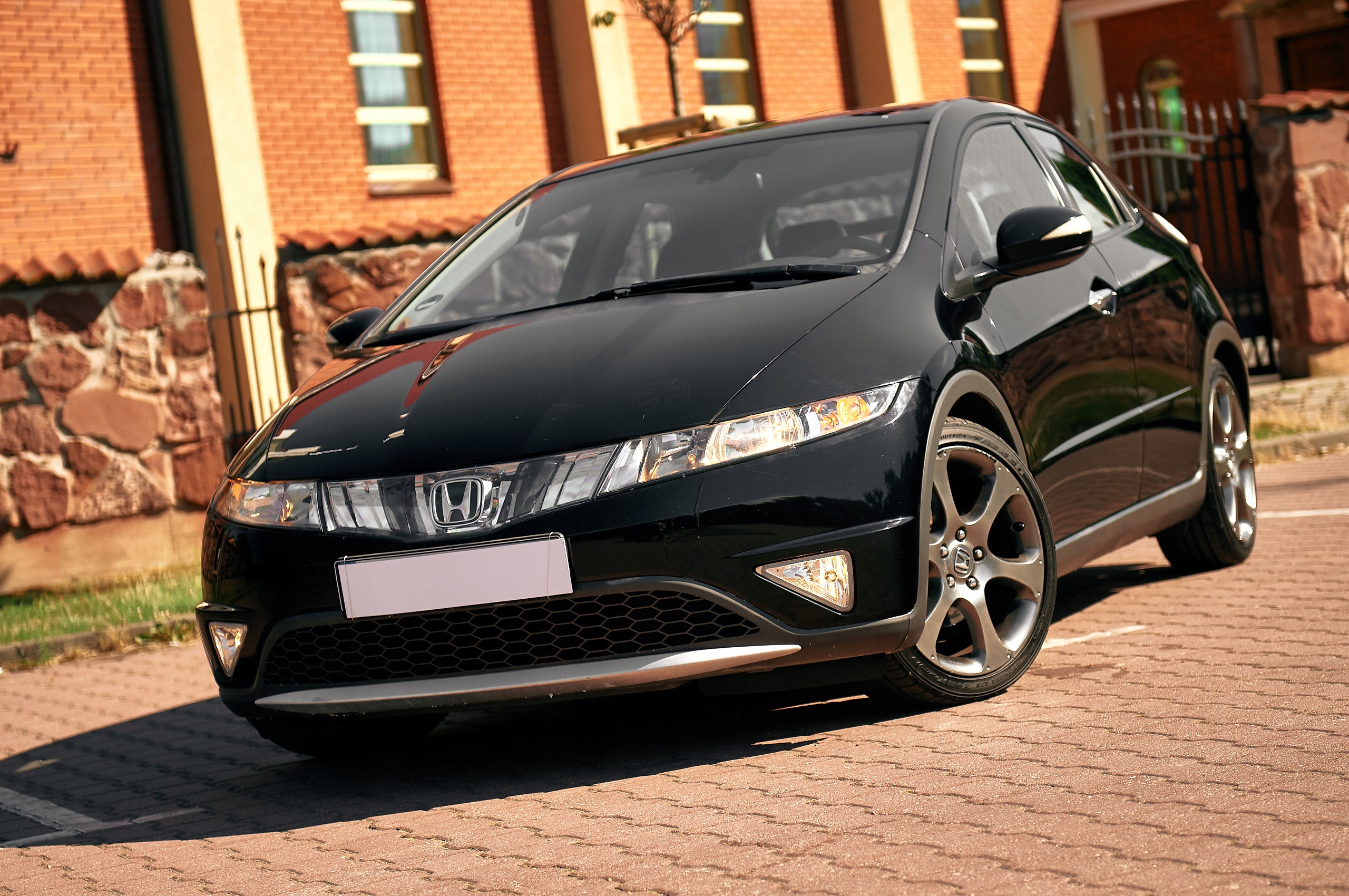 Czarna Honda Civic 1.4Is