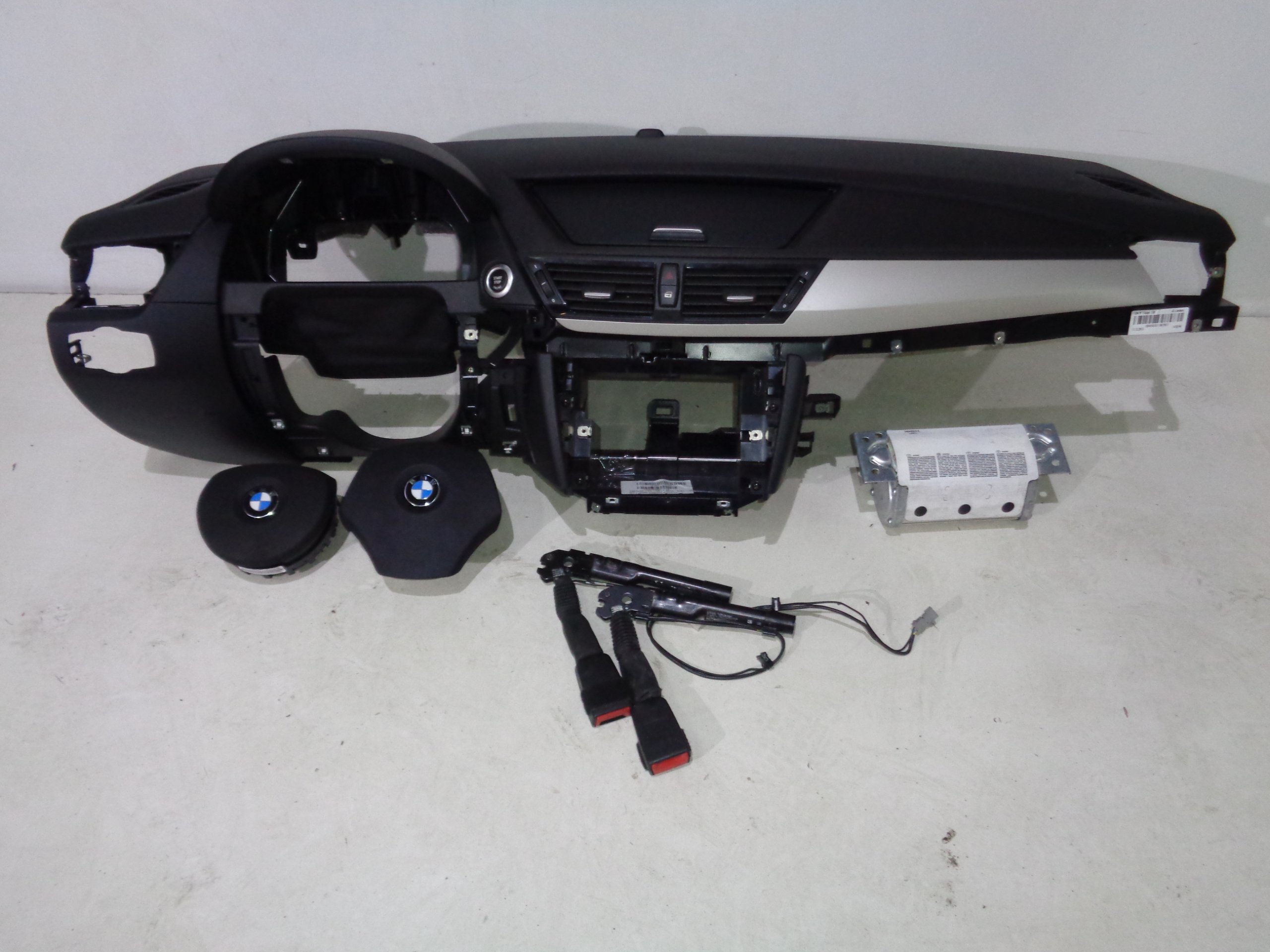 BMW X1 E84 DESKA PODUSZKI AIRBAG PASY KOMPLET za 1700 zł z Wschowa