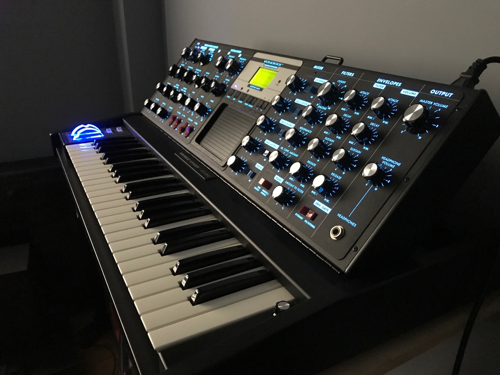 MOOG Minimoog Voyager Electric Blue
