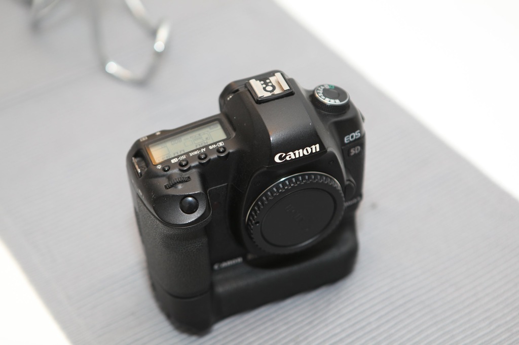 Canon 5D Mark II  + Grip BG-E6 przebieg 51 tys