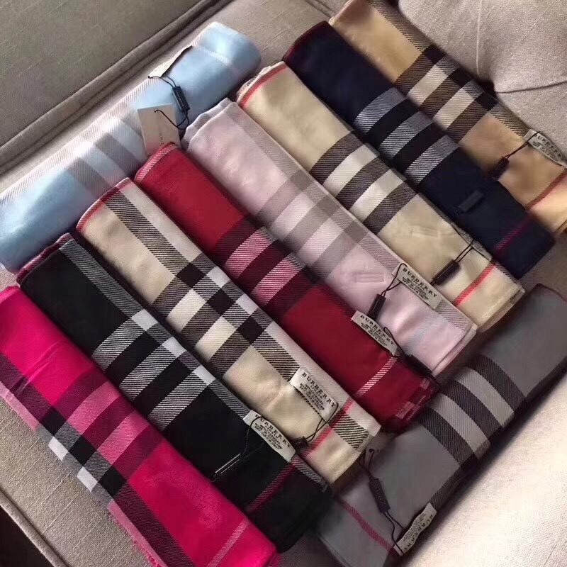Szalik w kratę Burberry