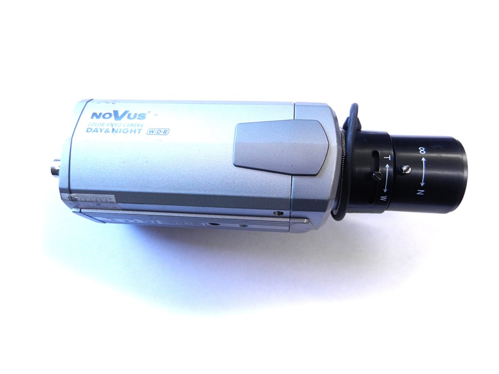 Kamera NOVUS NVC-825DN 3-8mm f1,4 + Zasilacz 12V