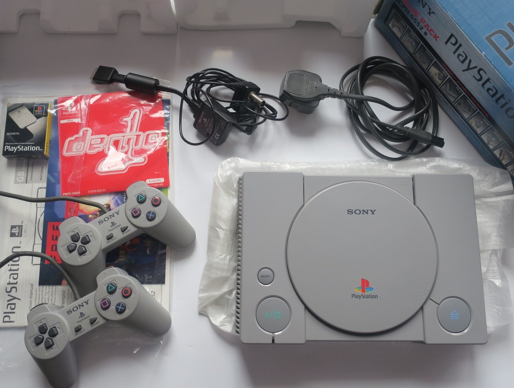 KONSOLA SONY PLAYSTATION 1 SCPH-5552 BOX