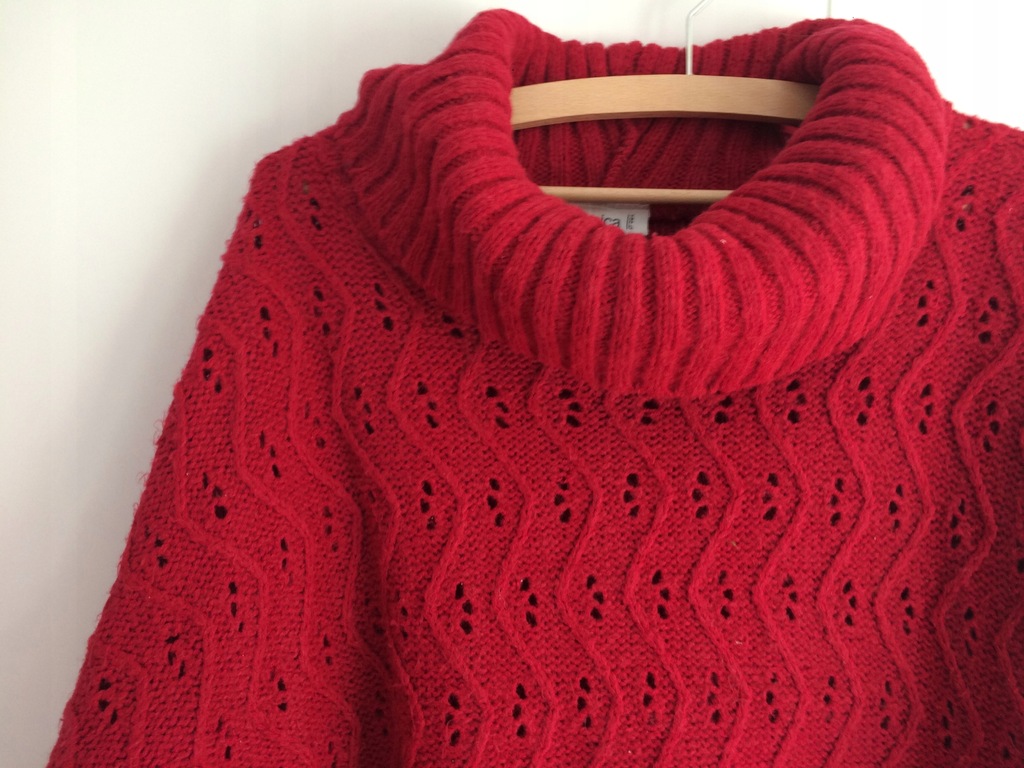 czerwony golf sweter oversize ażurowy