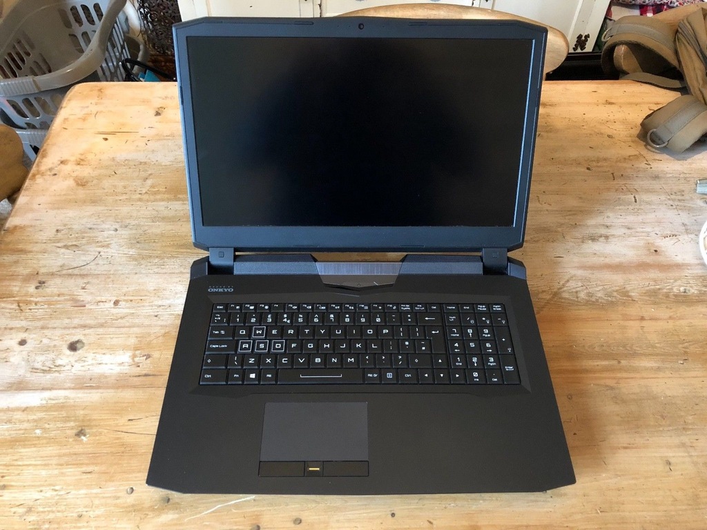 CLEVO P775DM1 ,I7 6700 ,GTX 980 8GB,16 GB ,G-SYNC