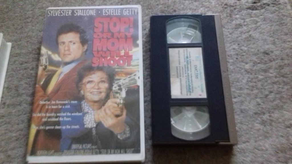STÓJ , BO MAMUŚKA STRZELA - VHS -