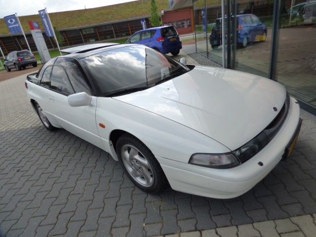 Szyba  czolowa   subaru SVX 