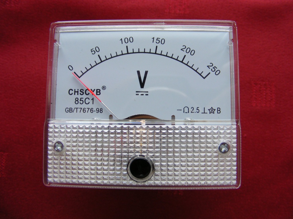 VOLTOMIERZ analogowy 250V (64 x 56mm) 