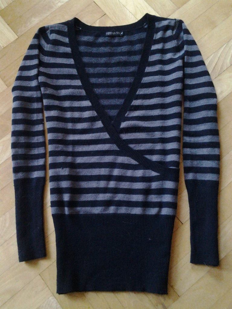 Terranova sweterek dłuższy w paski szpic zakładany