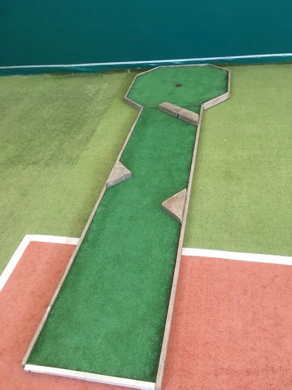 Minigolf,tor do mini golfa z przeszkodami,Warszawa