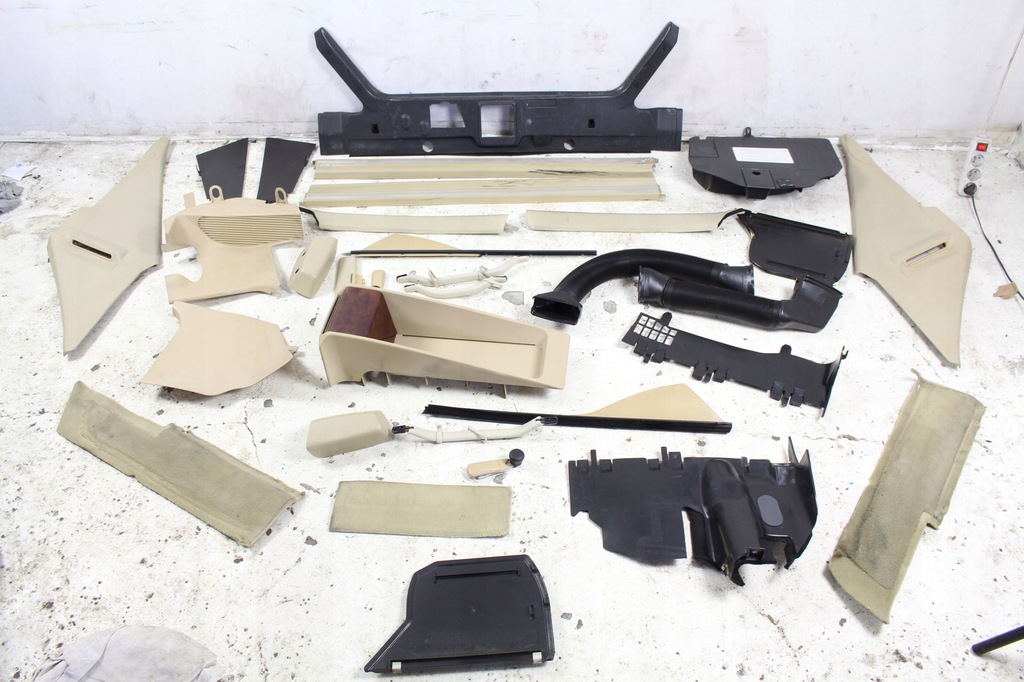 PLASTIKI ELEMENTY WNĘTRZA MERCEDES W124 COUPE
