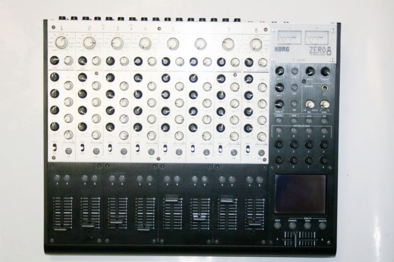 MIKSER KORG ZERO8