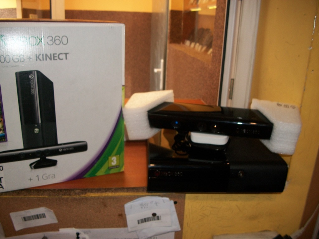 XBOX 360 E KINECT 2 x PAD 5 GRY (GTA 5 ,MAJKRAFT )