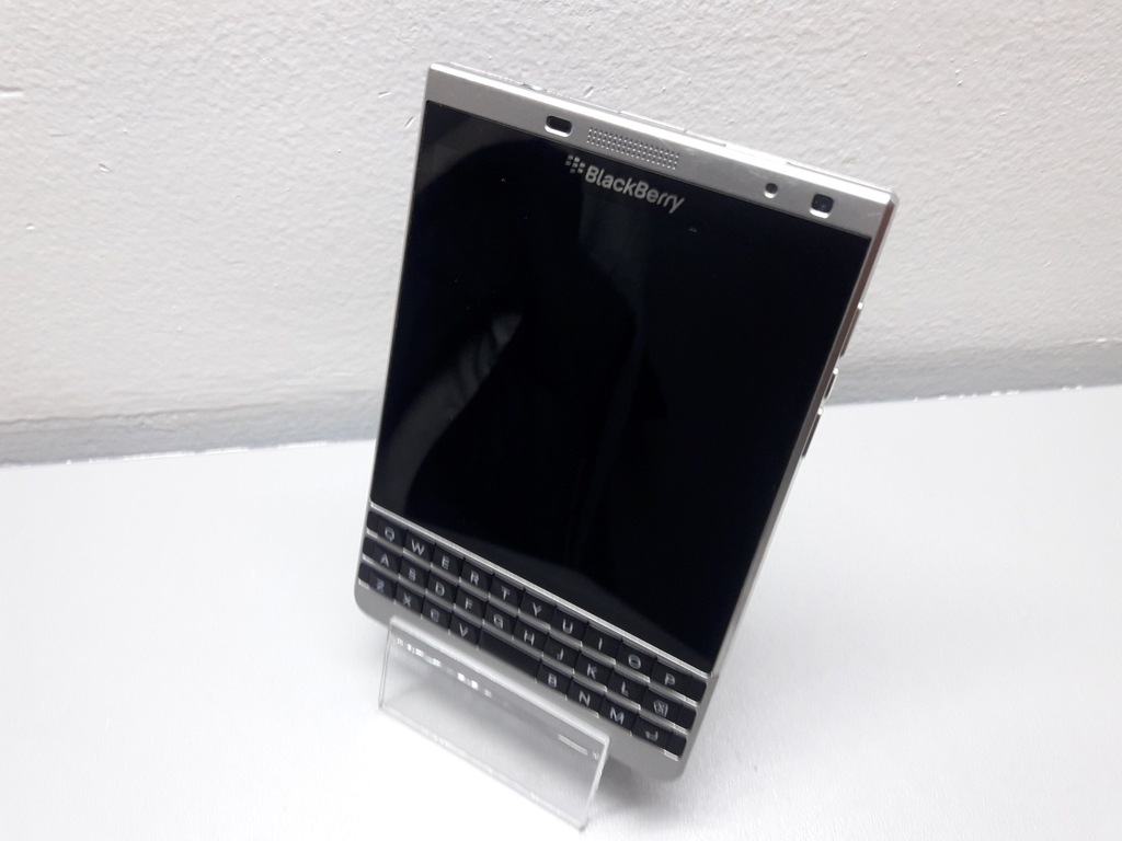 Обзор blackberry passport silver edition