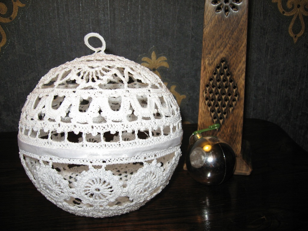 Gwiazdki, bombki szydełkowe koniakowskie 18,5 cm