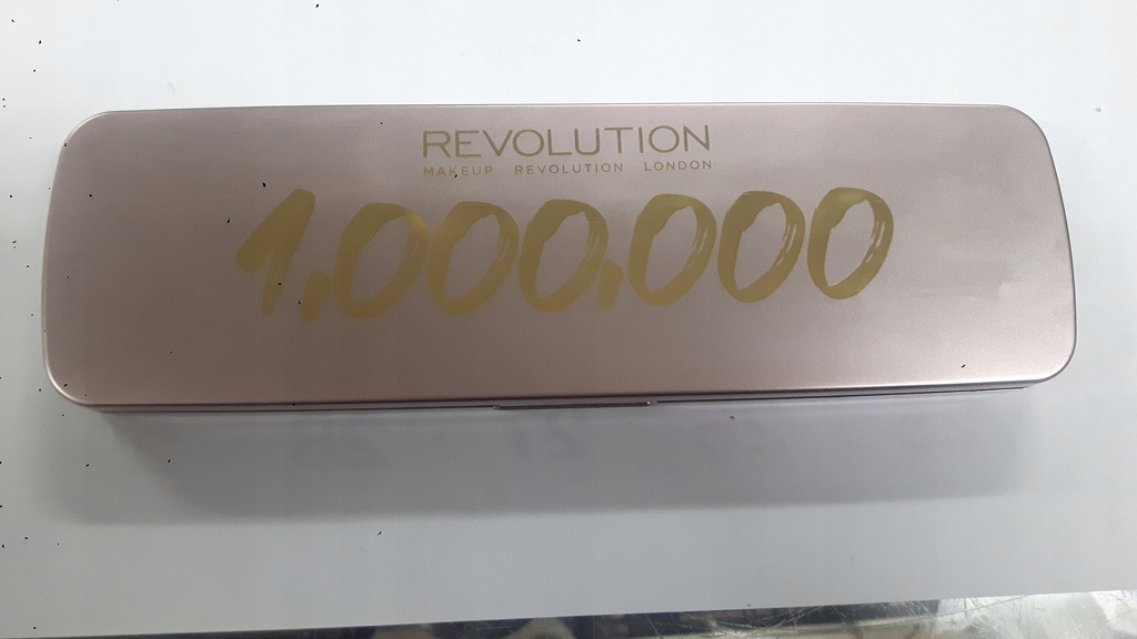 Paletka cieni revolotion 1 milion