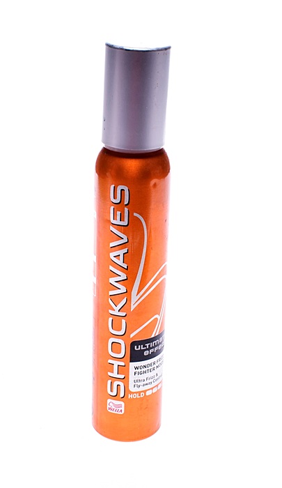 6219-31 ...WELLA SHOCKWAVES... a#g PIANKA 200ML