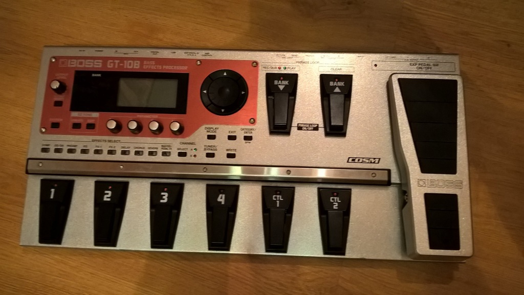 Multiefekt do gitary basowej BOSS GT 10B GT-10B