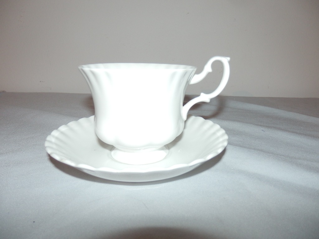 Filiżanka porcelana Royal Albert biała