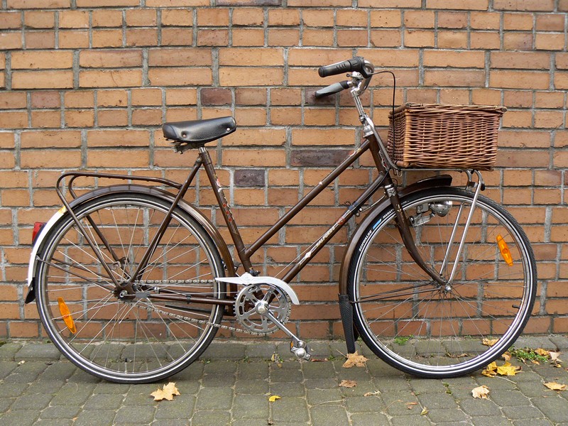 Stylowa mała retro holenderka Halfords jak Gazelle