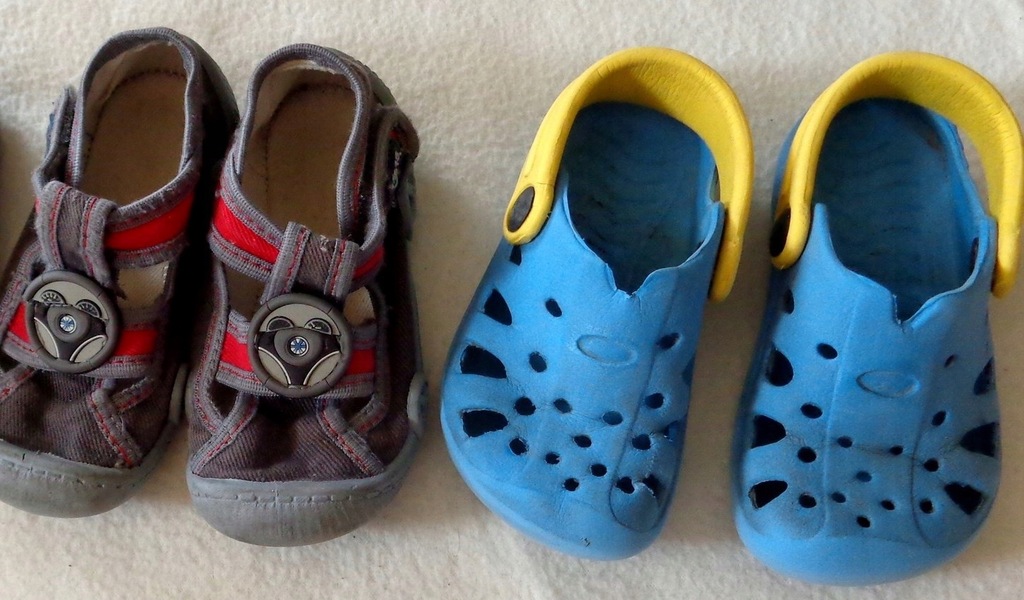 kapcie i i buty typu crocs na basen rozm 24 (14cm)
