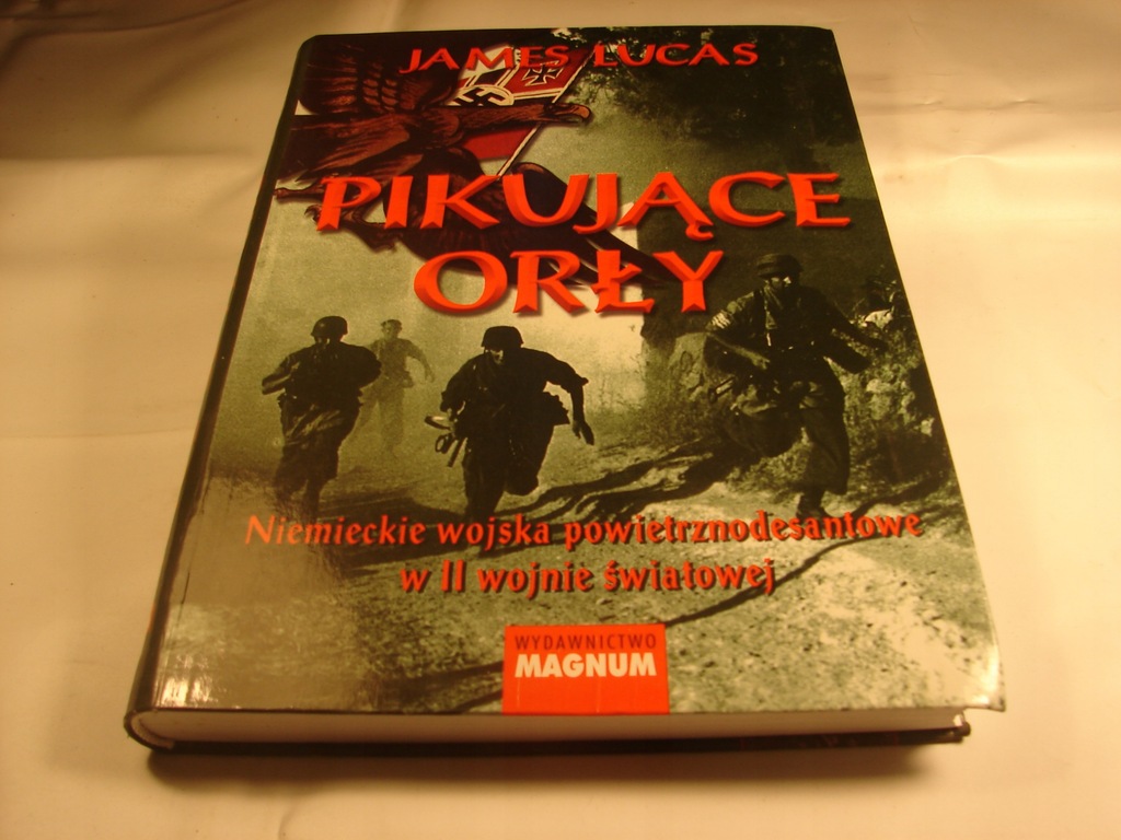 PIKUJĄCE ORŁY - James Lucas