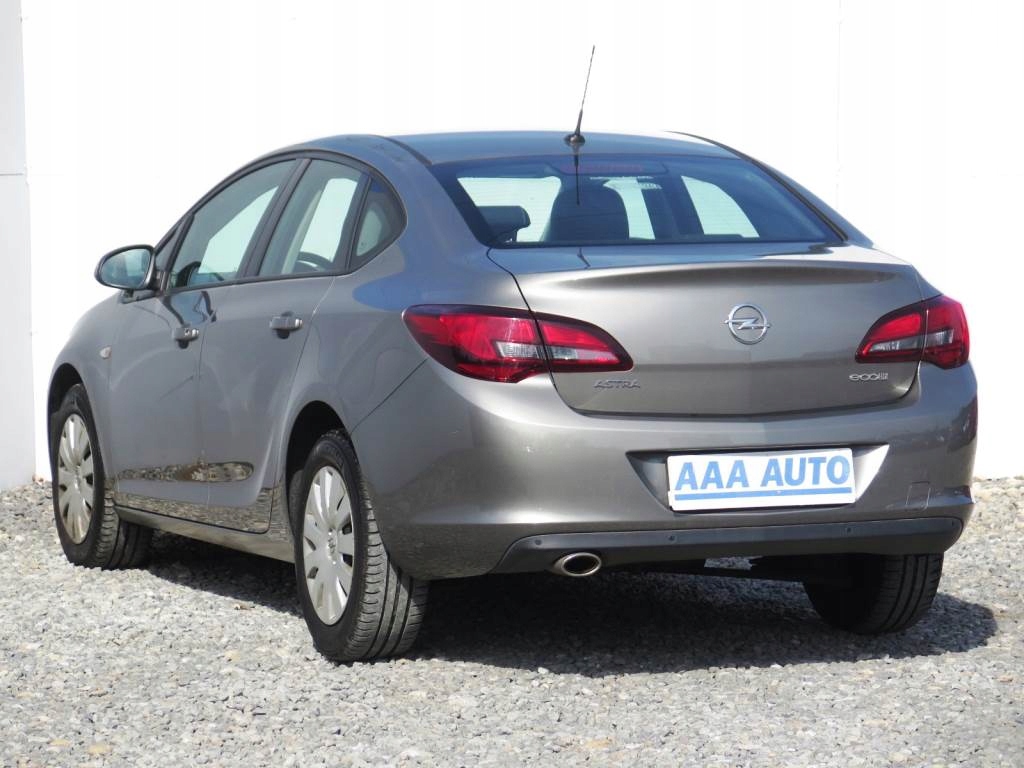 Opel astra salon