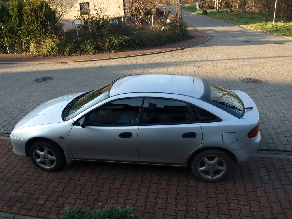 MAZDA 323F BA srebrna