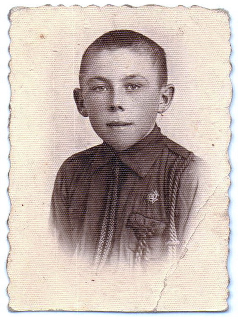 młody HARCERZ _ mundur / Krzyż = przedwojenne FOTO
