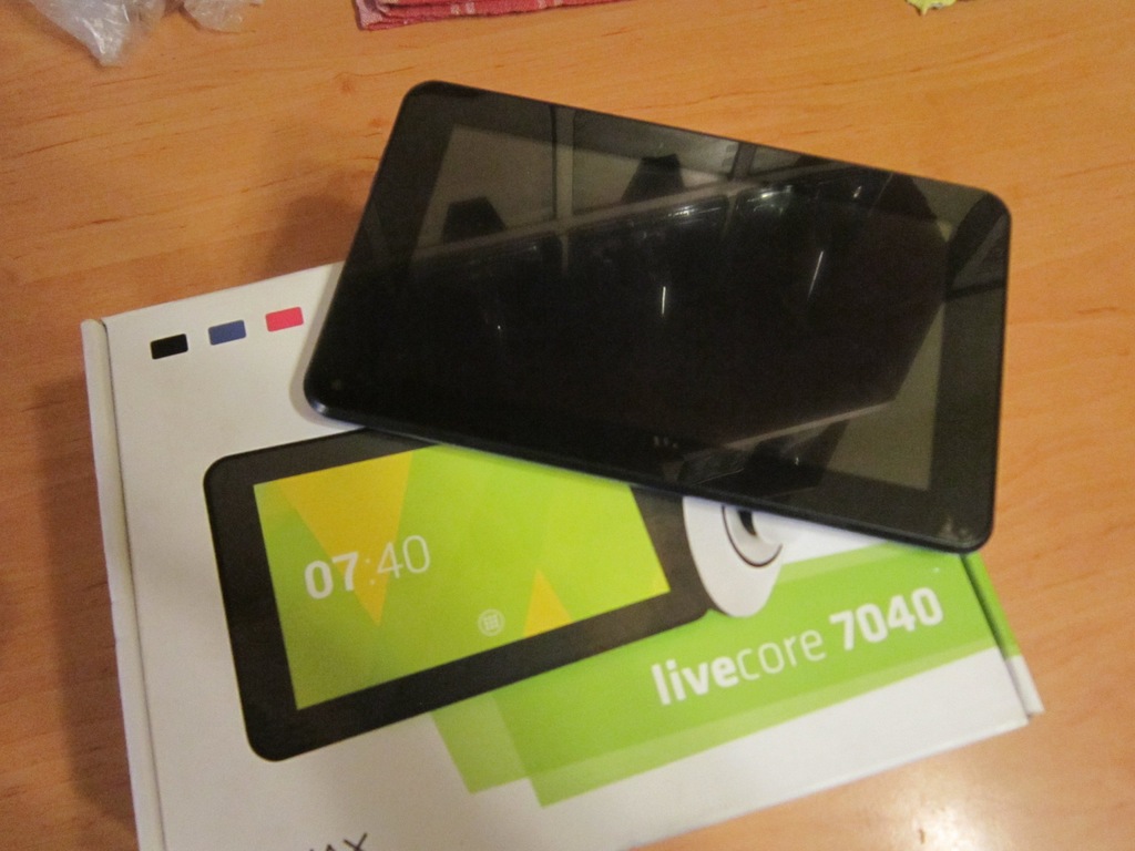 Outlet Tablet Overmax livecore 7040 + Słuchawki 