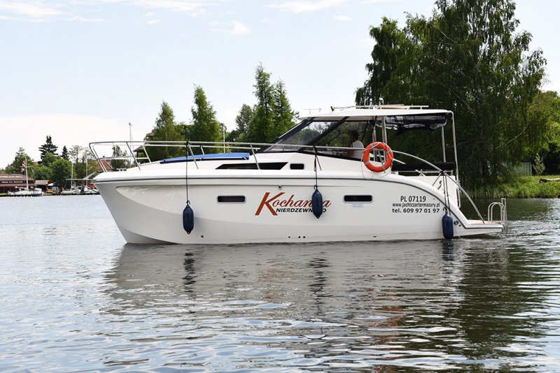 Wynajmij NOWY jacht FUTURA 860 na Mazurach