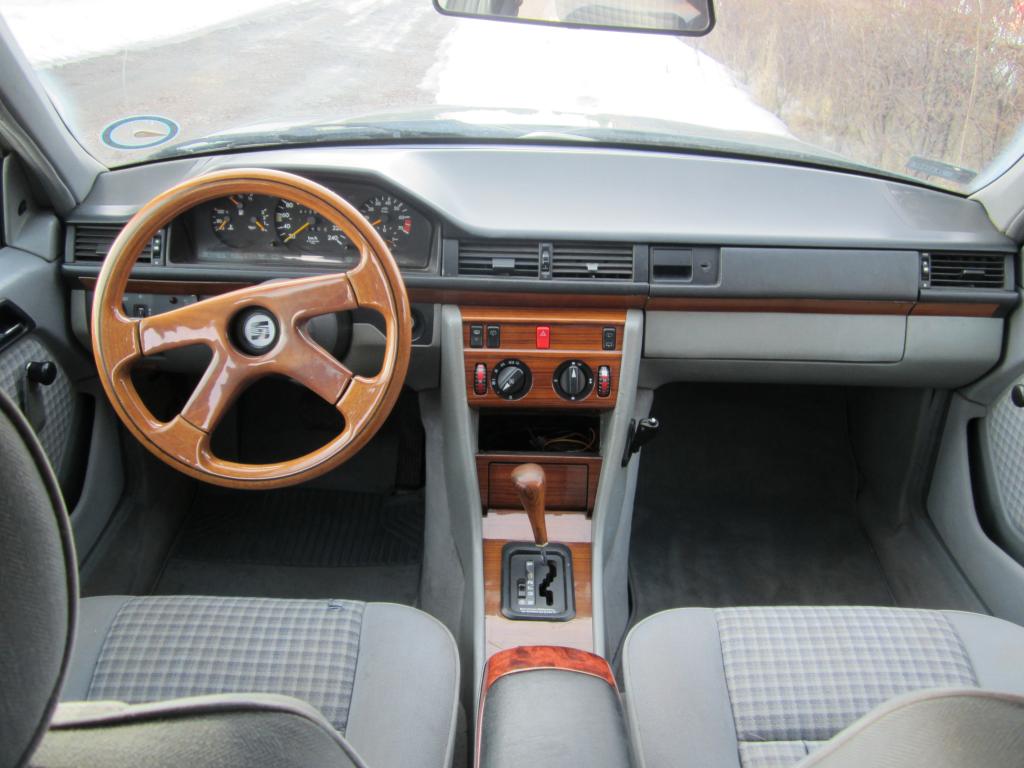 MERCEDES 124 E DESKA ROZDZIELCZA KONSOLA KOKPIT