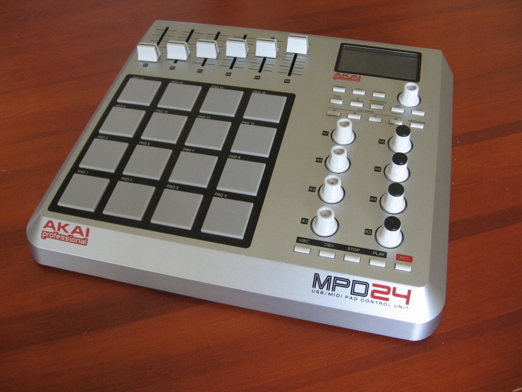AKAI MPD 24 KONTROLER MIDI