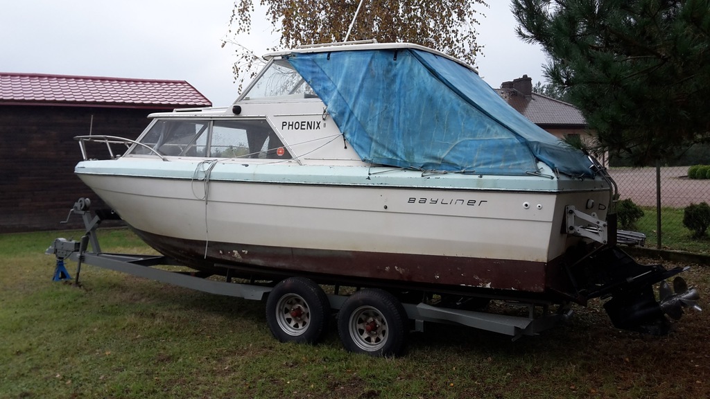 Jacht kabinowy Bayliner 2550 Saratoga 8M hardtop