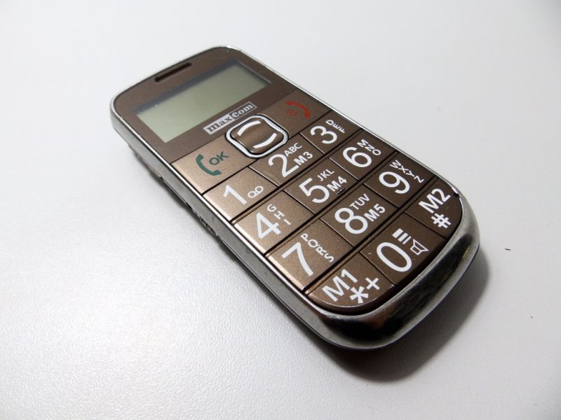 MAXCOM MM460BB NIE WŁĄCZA SIĘ/ NIE ŁADUJE