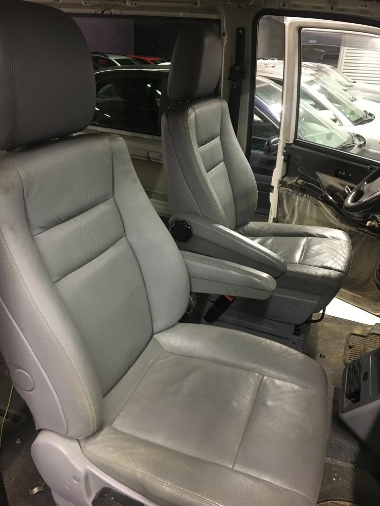 Fotele skórzane przód Mercedes Vito V klasa W638
