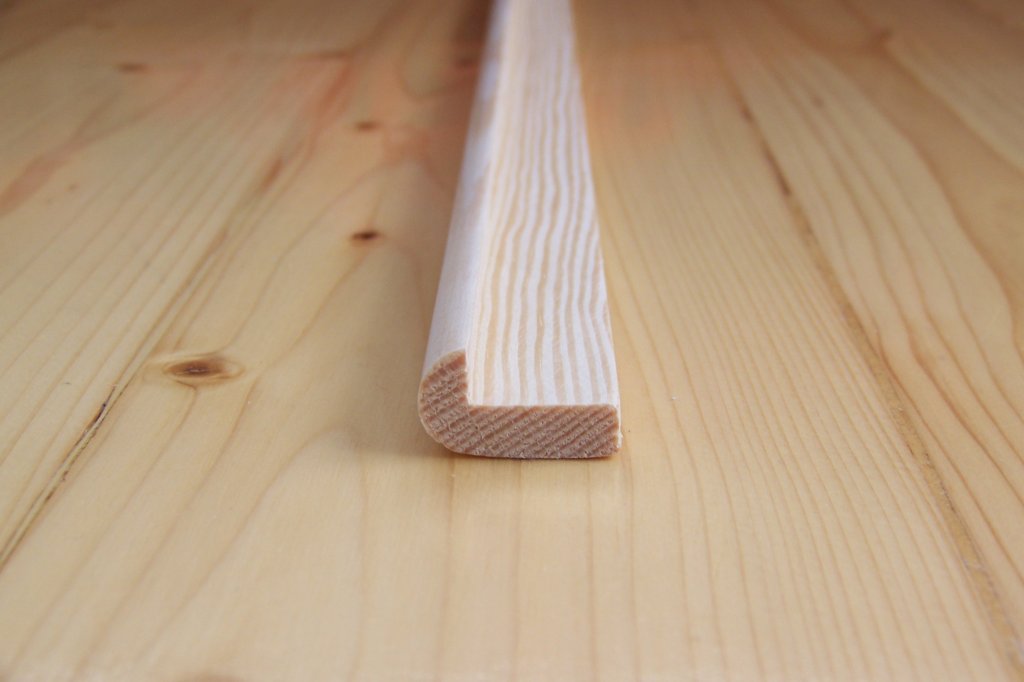 LISTWA DREWNIANA PRZYSZYBOWA 25X15 SOSNOWA GAT I