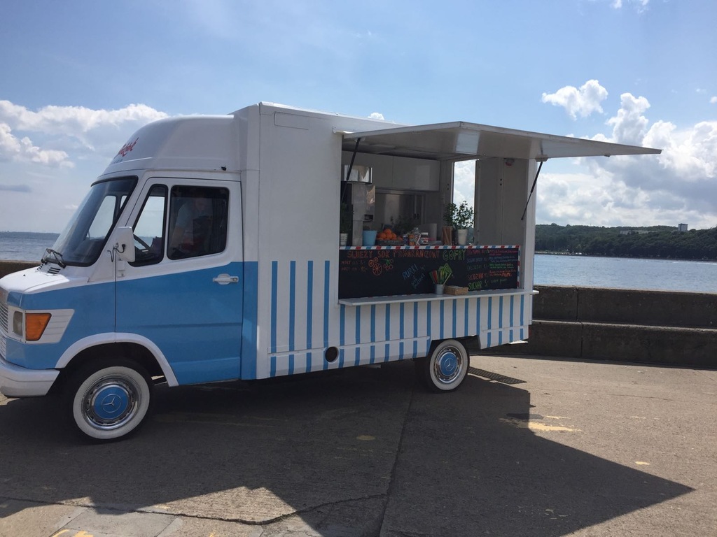 Mercedes 308 kaczka gastronomiczny food truck