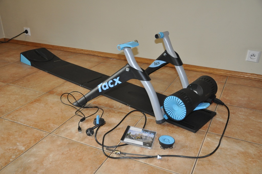 Trenażer Tacx i-Genius zestaw z Black Trax i TTS4