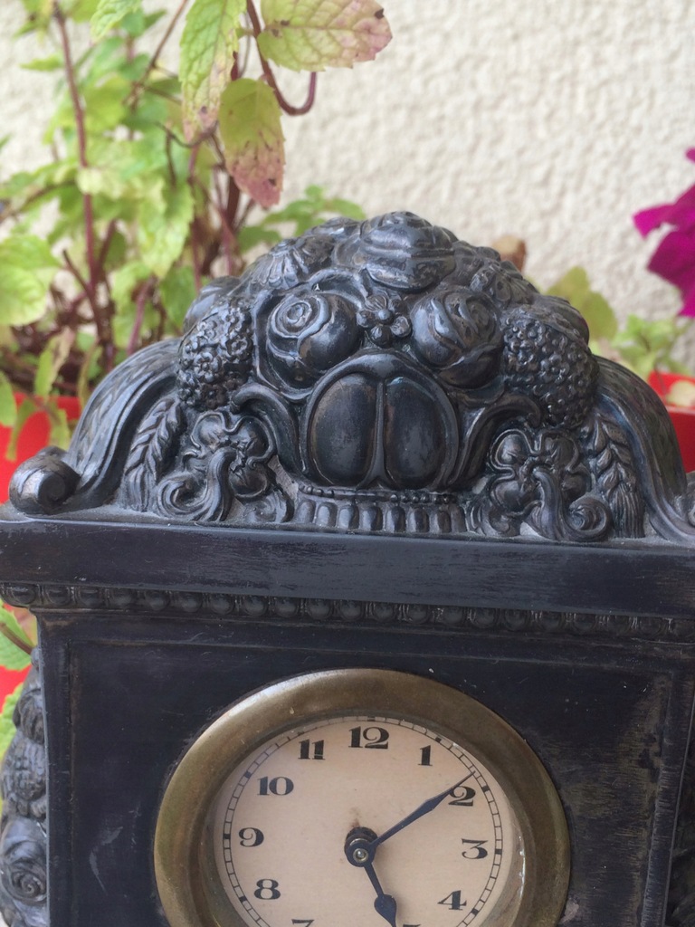 Stary zegar z epoki