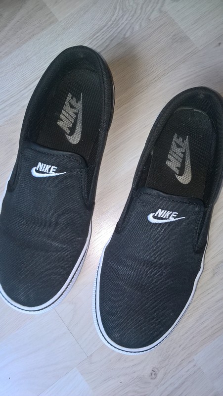 Czarne Nike Toki Slip On Canvas wsuwane 39