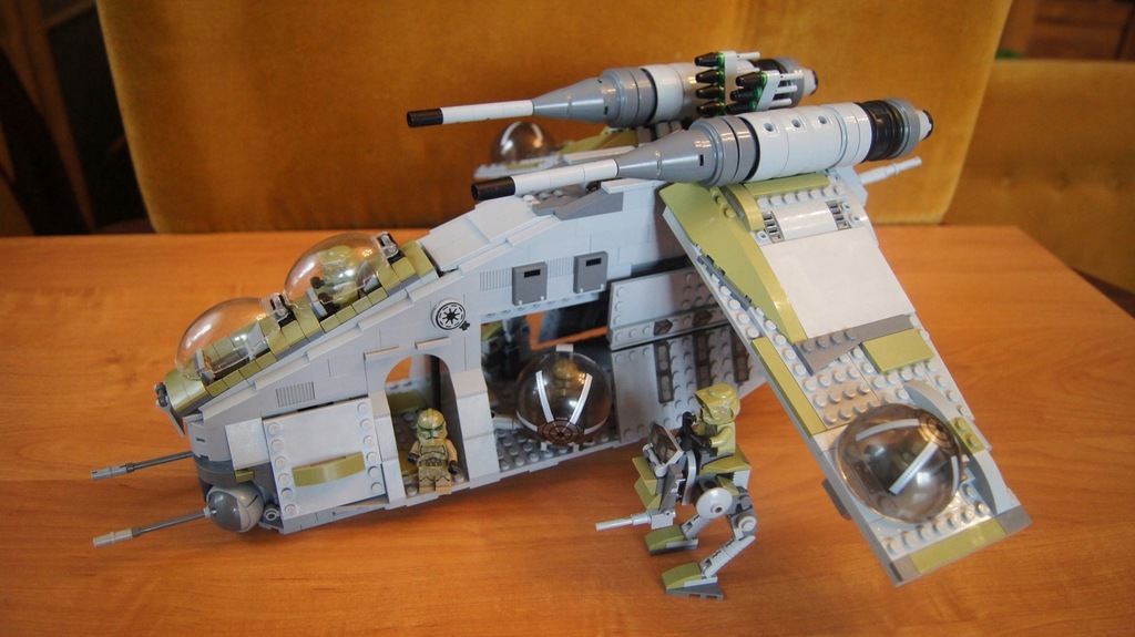 Lego Star Wars custom Republic Gunship jak 75021