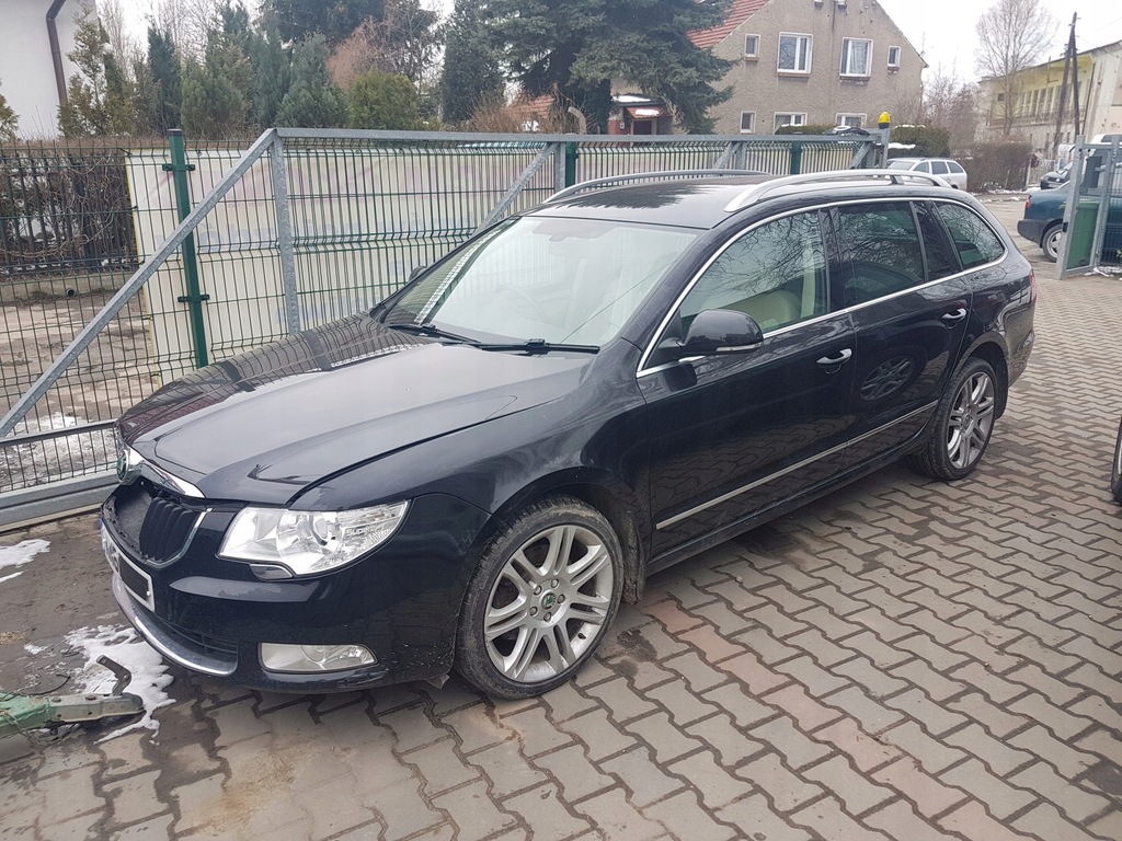 Wszystkie części Skoda SuperB 2011 103 000 mi LF9R